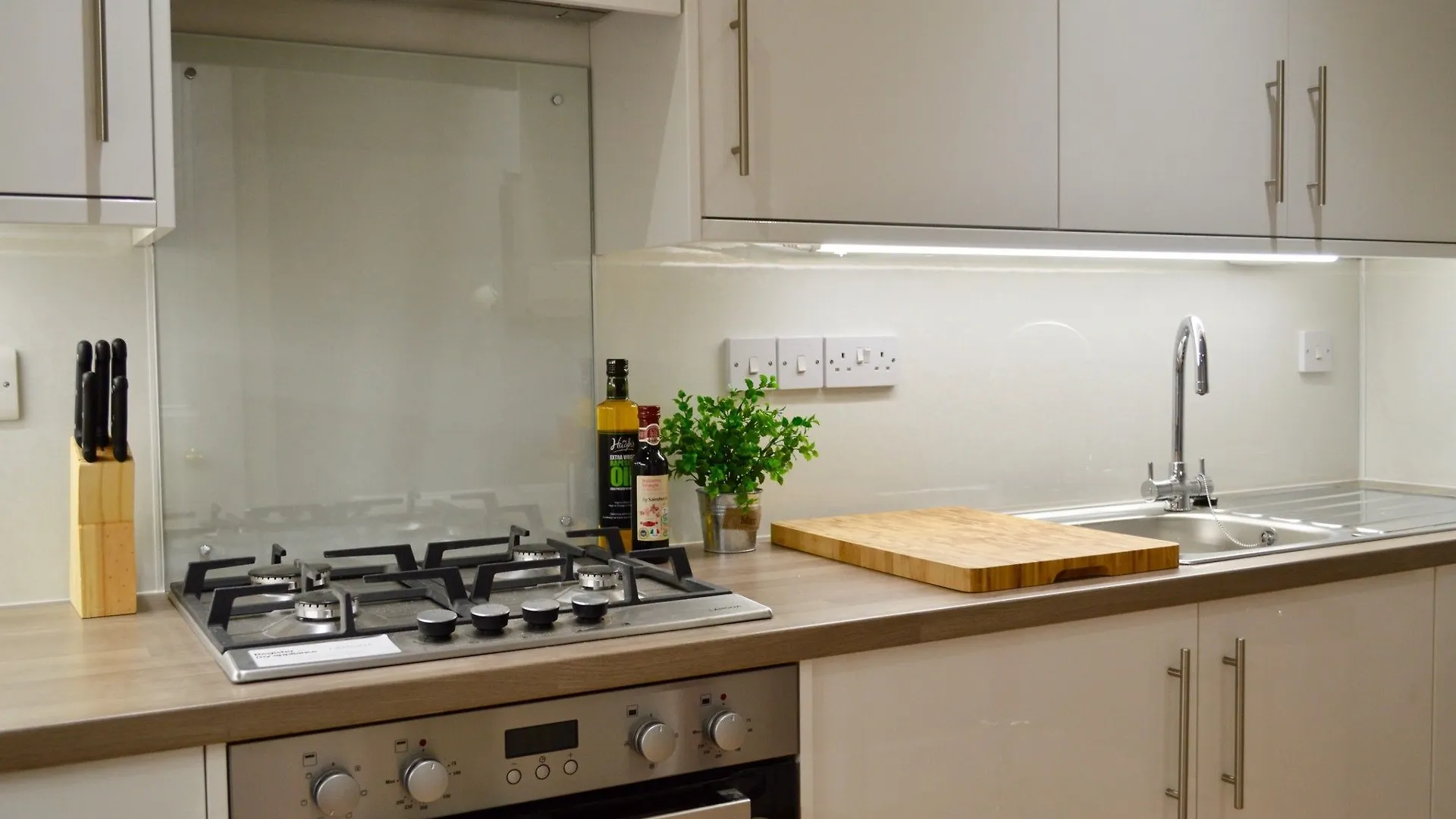 West End 2 Bedroom Georgian Apartment Edinburgh